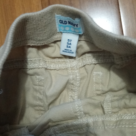 💲3/$15 - Girl's Khaki Capri - Picture 2 of 4